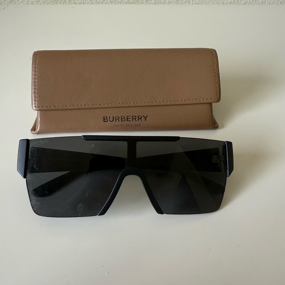 Burberry Black Sunglasses with Case